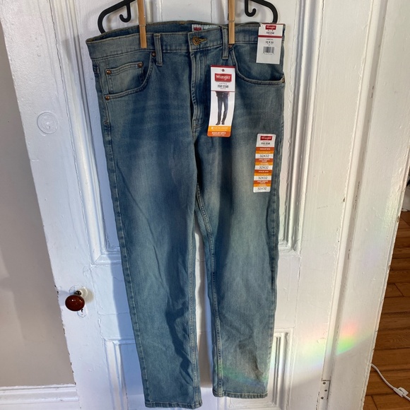 NWT WRANGLER MENS JEANS - Picture 1 of 3
